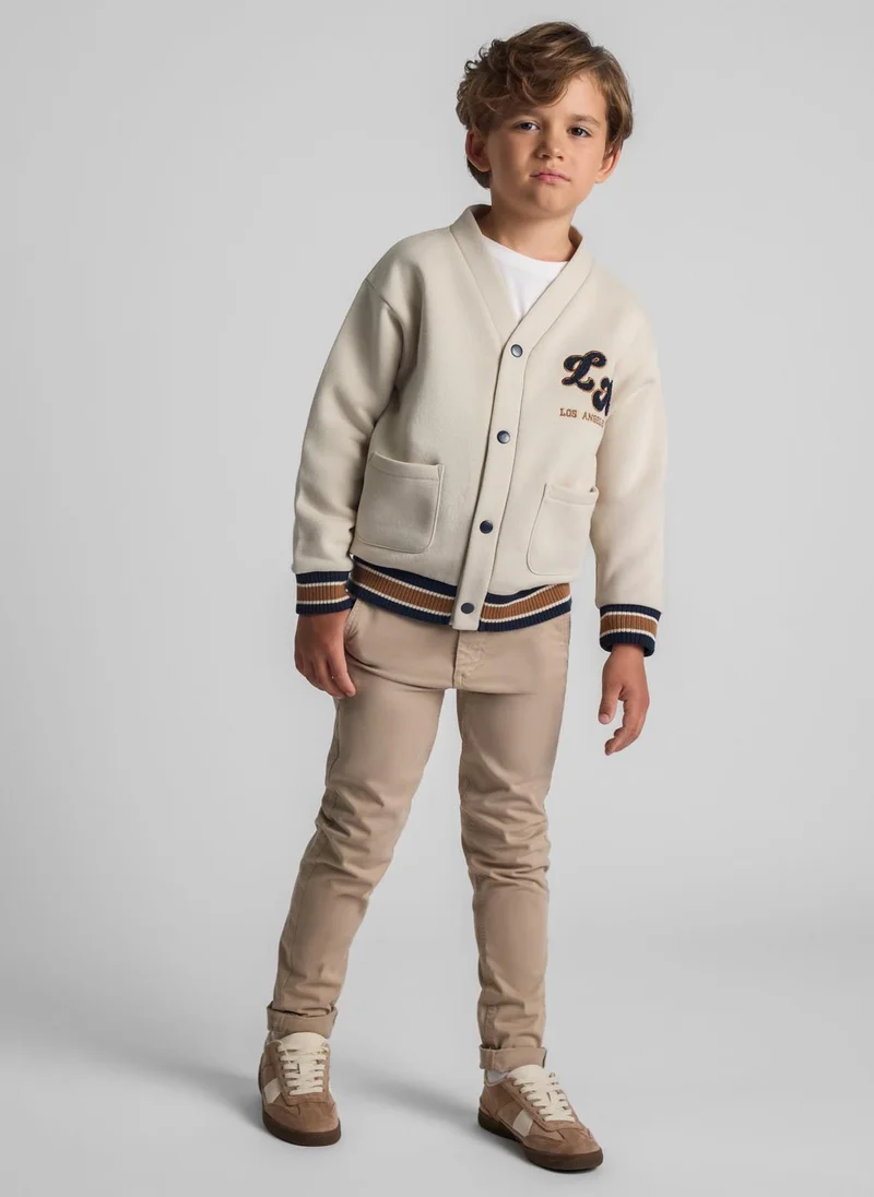 مينوتي سويت شيرت بستايل جامعي للأولاد بطباعة وجيوب أمامية